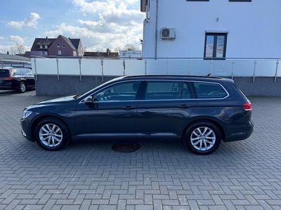 Gebraucht VW Passat Comfortline 150 PS (110 kW) 2019 Grau Kombi