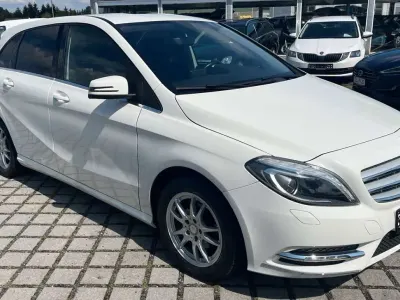 Gebraucht Mercedes B180 122 PS (89 kW) 2013 Weiß Kleinwagen