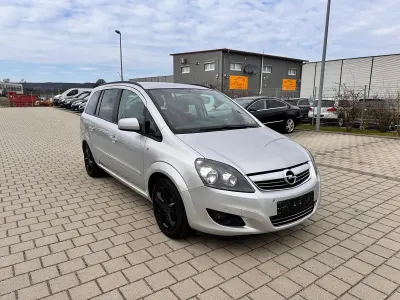 Käytetty Opel Zafira Family 140 HP (102 kW) 2012 Hopea Tila-auto