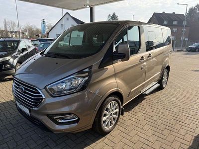 Gebraucht Ford Tourneo Titanium 185 PS (136 kW) 2019 Silber Van / Kleinbus