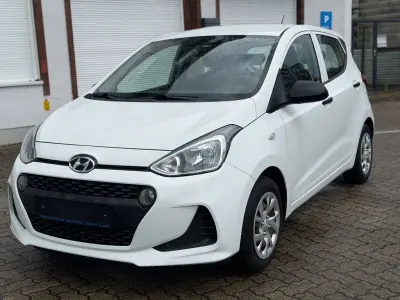 Gebraucht Hyundai i10 Pure 67 PS (49 kW) 2018 Weiß Kleinwagen