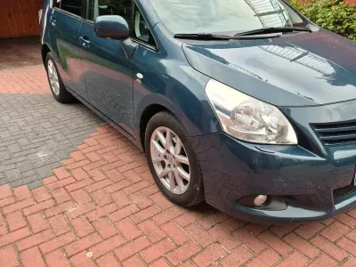 Gebraucht Toyota Verso 177 PS (130 kW) 2010 Blau Van / Kleinbus