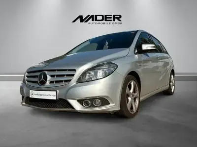 Gebraucht Mercedes B200 136 PS (100 kW) 2012 Silber Kleinwagen