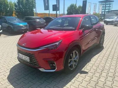 Gebraucht Lexus LBX 136 PS (100 kW) 2026 Karminarot metallic SUV