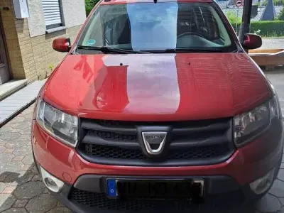 Gebraucht Dacia Sandero Celebration 90 PS (66 kW) 2013 Rot Limousine