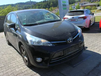 Gebraucht Toyota Verso Edition-S 83 PS (61 kW) 2016 Schwarz Van / Kleinbus