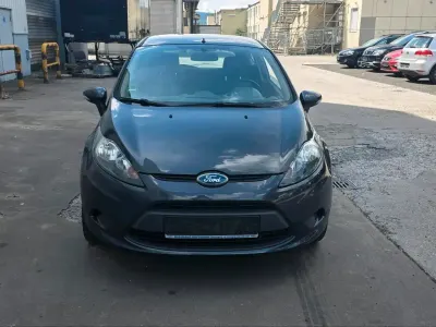 Gebraucht Ford Fiesta 82 PS (60 kW) 2010 Grau Kleinwagen