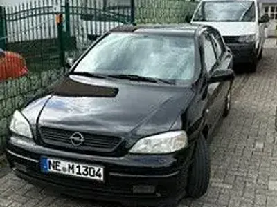 Używany Opel Astra Comfort 101 KM (74 kW) 1999 Czarny Sedan/Limuzyna