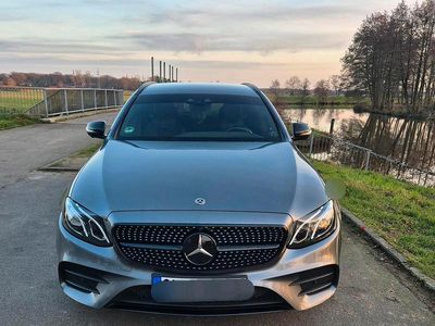 Grau Gebraucht 2019 Mercedes E400 AMG line Kombi | 27.500 € (Fairer Preis)