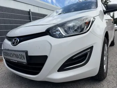 Gebraucht Hyundai i20 Edition 86 PS (63 kW) 2013 Weiß Kleinwagen