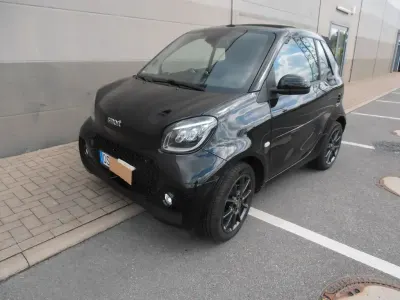 Używany Smart ForTwo Electric Drive Prime 60 kW (82 KM) 2021 Czarny Kabriolet