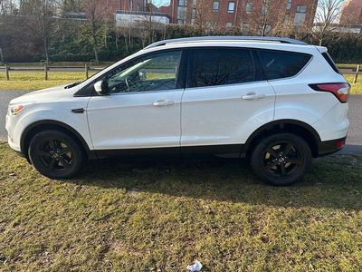 Weiß Gebraucht 2017 Ford Kuga Titanium SUV | 11.900 € (Fairer Preis)