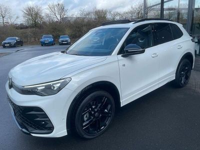 Gebraucht VW Tiguan R-line 265 PS (194 kW) 2024 Oryxweiss SUV