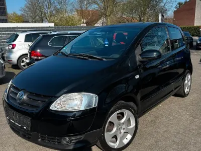 Gebraucht VW Fox 60 PS (44 kW) 2011 Schwarz Kleinwagen