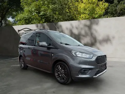 Gebraucht Ford Tourneo Sport 101 PS (74 kW) 2019 Grau Kombi