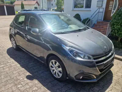 Gebraucht Peugeot 208 Active 82 PS (60 kW) 2016 Grau Kleinwagen