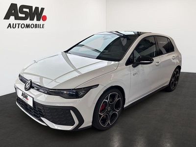 Pure white/schwarz Gebraucht 2025 VW Golf VIII Business Limousine | 40.880 € (Etwas zu teuer)