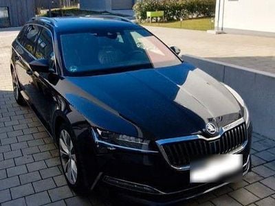 Gebraucht Skoda Superb LAURIN & KLEMENT 190 PS (139 kW) 2021 Schwarz Kombi