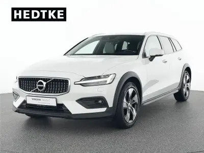 Second-hand Volvo V60 CC Pro 197 CP (144 kW) 2022 Alb Break