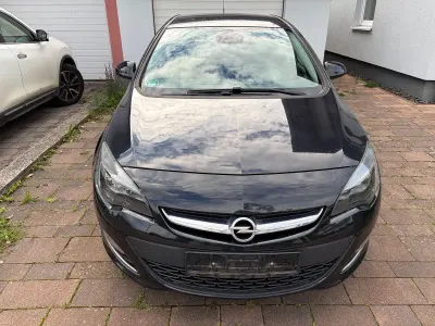 Gebraucht Opel Astra Active 101 PS (74 kW) 2013 Schwarz Kombi