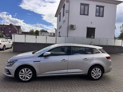 Używany Renault Mégane II Business 116 KM (85 kW) 2022 Srebrny Sedan/Limuzyna