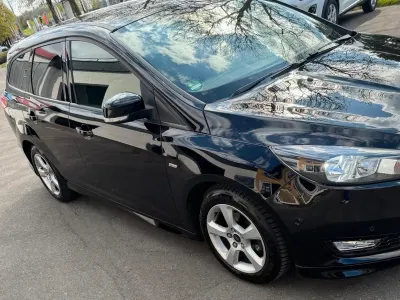 Gebraucht Ford Focus ST-Line 125 PS (91 kW) 2017 Schwarz Kombi