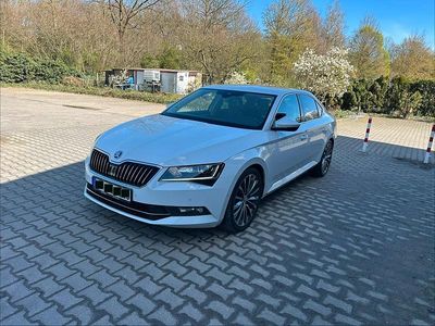 Gebraucht Skoda Superb LAURIN & KLEMENT 190 PS (139 kW) 2015 Weiß Limousine