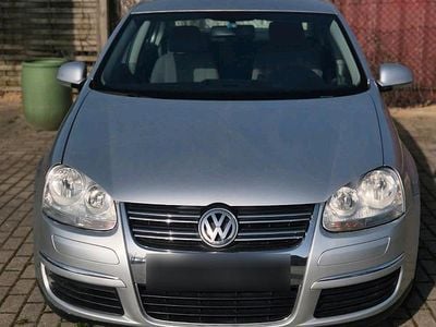 Second-hand VW Jetta Comfortline 102 CP (75 kW) 2006 Argintiu Berlinǎ