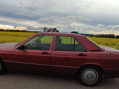 Gebraucht Mercedes 190 109 PS (80 kW) 1992 Rot Limousine