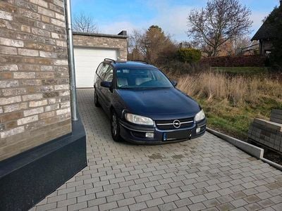 Blau Gebraucht 1996 Opel Omega Kombi | 800 €