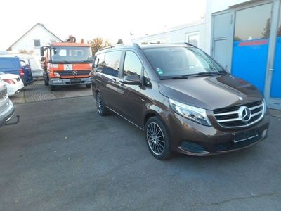Braun Gebraucht 2017 Mercedes V250 Avantgarde Edition Van / Kleinbus | 36.990 € (Fairer Preis)