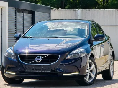 Gebraucht Volvo V40 You! 120 PS (88 kW) 2016 Blau Limousine