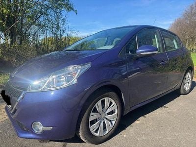 Gebraucht Peugeot 208 Active 82 PS (60 kW) 2012 Violet Kleinwagen