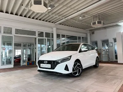 Gebraucht Hyundai i20 Intro Edition 101 PS (74 kW) 2021 Weiß Kleinwagen