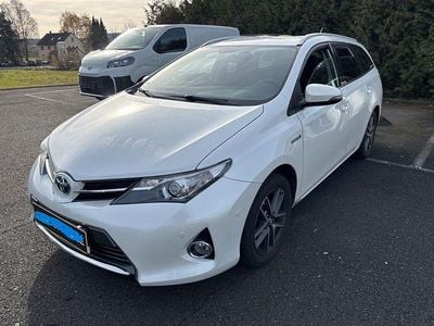 Gebraucht Toyota Auris Touring Sports Edition 136 PS (100 kW) 2015 Weiß Kombi
