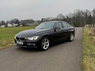 Schwarz Gebraucht 2016 BMW 320 Luxury Line Limousine | 16.500 € (Fairer Preis)