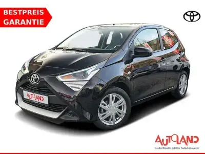 Second-hand Toyota Aygo 69 CP (50 kW) 2018 Negru Hatchback