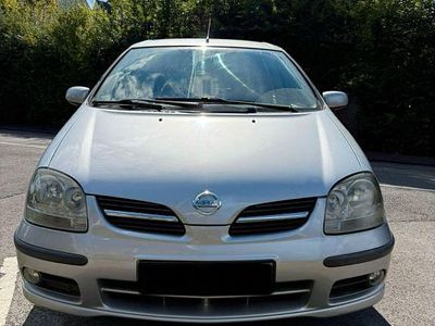Nissan Almera Tino