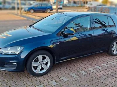Gebraucht VW Golf VII Comfortline 110 PS (80 kW) 2015 Blau Limousine
