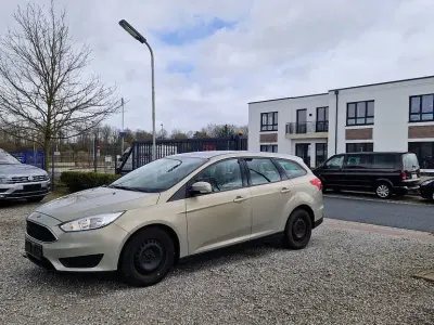 Gebraucht Ford Focus 120 PS (88 kW) 2015 Silber Limousine