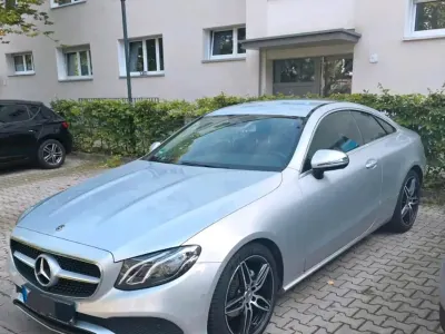 Używany Mercedes E220 194 KM (142 kW) 2017 Srebrny Coupe