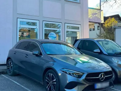 Gebraucht Mercedes A180 136 PS (100 kW) 2023 Grau Limousine