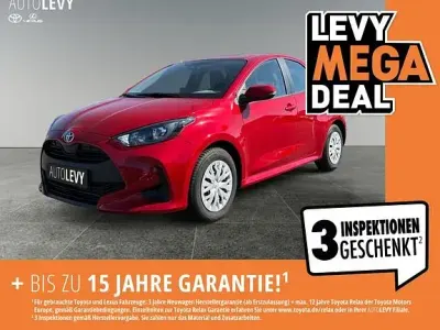 Gebraucht Toyota Yaris Comfort 72 PS (52 kW) 2023 Emotional red (metallic) Kleinwagen