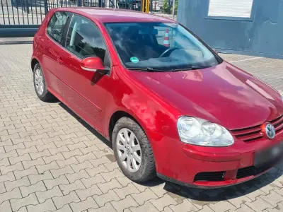 Gebraucht VW Golf V 115 PS (84 kW) 2004 Rot Kleinwagen