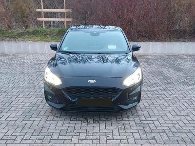 Schwarz Gebraucht 2018 Ford Focus ST-Line Limousine | 14.000 € (Teuer)