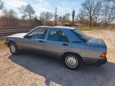 Gebraucht Mercedes 190 109 PS (80 kW) 1991 Silber Limousine