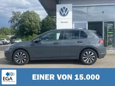 Gebraucht VW Golf VIII Active 150 PS (110 kW) 2023 Grau metallic