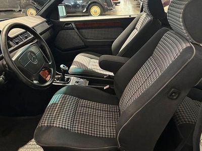 Gebraucht Mercedes E300 Sportline 220 PS (161 kW) 1992 Weiß Limousine