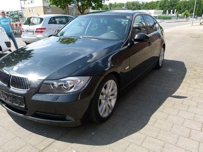 Second-hand BMW 325 Sport Line 218 CP (160 kW) 2005 Negru Berlinǎ