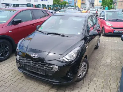 Gebraucht Hyundai i10 Select 67 PS (49 kW) 2023 Phantomblack Kleinwagen
